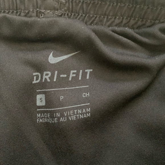 Nike Black and white girls running shorts - Picture 2 of 2